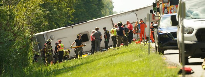 Bei dem Unfall sind nach Angaben der Polizei fünf Menschen gestorben. - Foto: Libby March/Buffalo News/AP/dpa