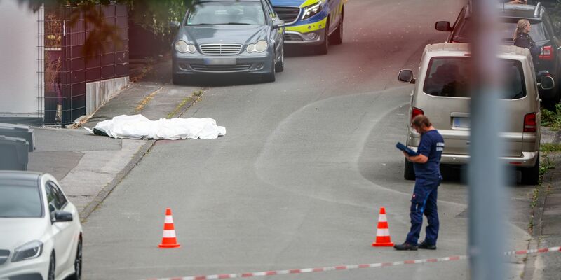 Nach dem Tatverdächtigen wird weiter gefahndet. - Foto: Christoph Reichwein/dpa