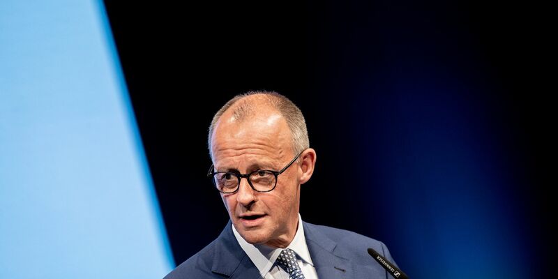 Beim Auftritt in Osnabrück formuliert Merz klare Erwartungen an die SPD. - Foto: Hauke-Christian Dittrich/dpa