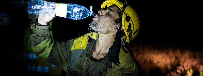 In vielen Regionen Spaniens kämpfen die Feuerwehrleute schon lange gegen die Flammen.  - Foto: Lorena Sopêna/Europapress/dpa