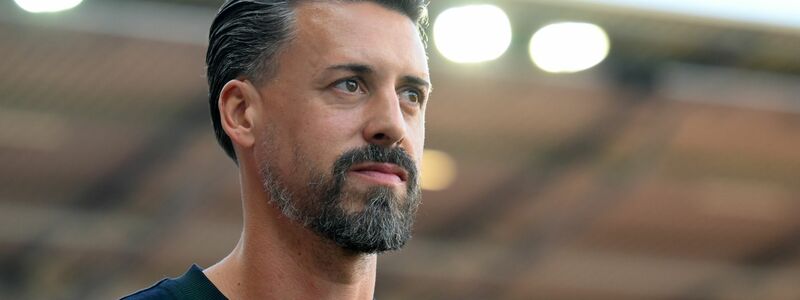 Bundesliga-Debütant: Augsburg-Trainer Sandro Wagner. - Foto: Hendrik Schmidt/dpa