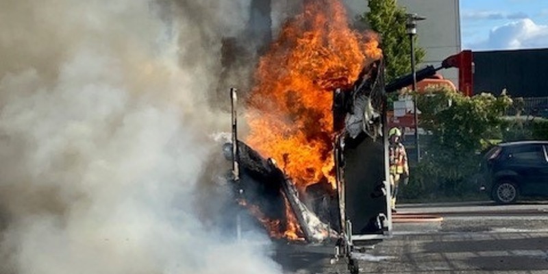 FW Paderborn: Vollbrand eines Imbissanhängers im Paderborner Süden Elegante Hochzeitsgesellschaft reagiert cool - Foto: presseportal.de