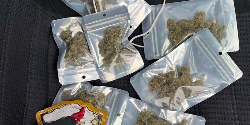 POL-D: Bilk - Mann mit Joint und Handy am Steuer - Zivilstreife zieht Autofahrer aus dem Verkehr - Betäubungsmittel sichergestellt - Blutprobe und Anzeigen - Foto: presseportal.de