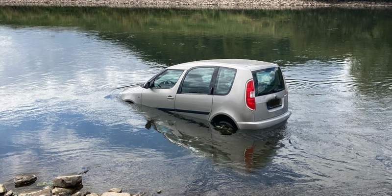 POL-HX: PKW rollt in die Weser - Foto: presseportal.de
