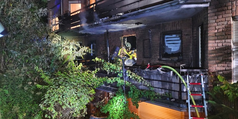 FW Grevenbroich: Sechs Bewohner nach Feuer auf Balkon im Krankenhaus / Zwei Brände fordern Grevenbroicher Feuerwehr während des Schützenfestes - Foto: presseportal.de