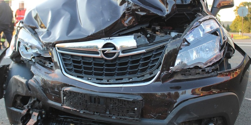 POL-MI: Drei Verletzte nach Zusammenstoß zweier Autos - Foto: presseportal.de