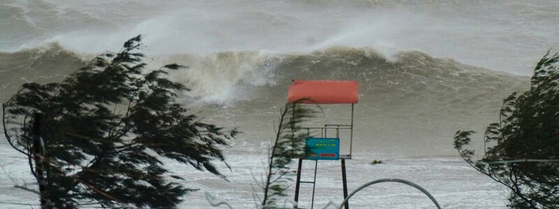 Der Taifun bringt Starkregen und heftigen Wind. - Foto: Duc Hung/VNExpress via AP/dpa