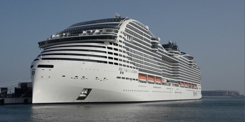 Das unter maltesischer Flagge fahrende Schiff der Reederei MSC Cruises war von Genua nach Neapel unterwegs. (Symbolbild) - Foto: Hassan Ammar/AP/dpa