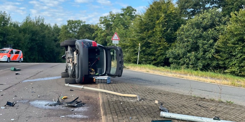 POL-DU: Friemersheim: Mann baut Unfall, leistet Widerstand und zerstört Polizeiinventar - Foto: presseportal.de