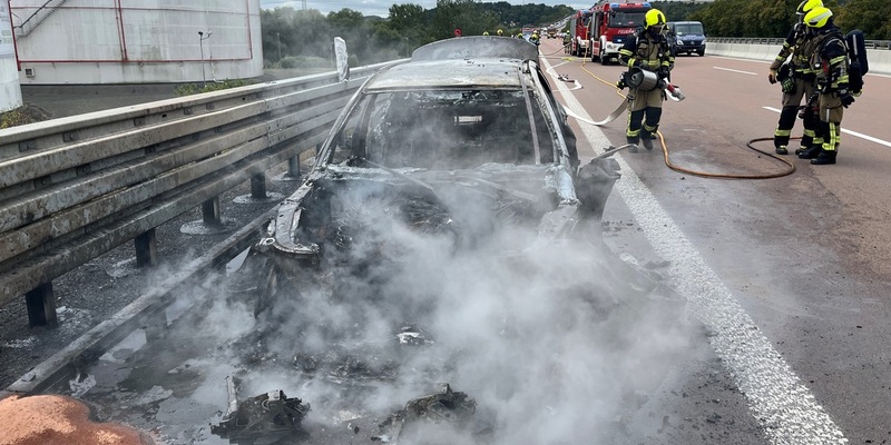 API-TH: Pkw in Vollbrand - Foto: presseportal.de