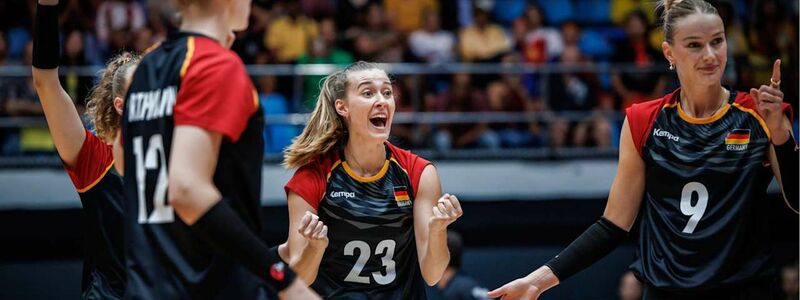 Die deutschen Volleyballerinnen feierten einen souveränen Sieg. - Foto: ---/volleyballworld/dpa