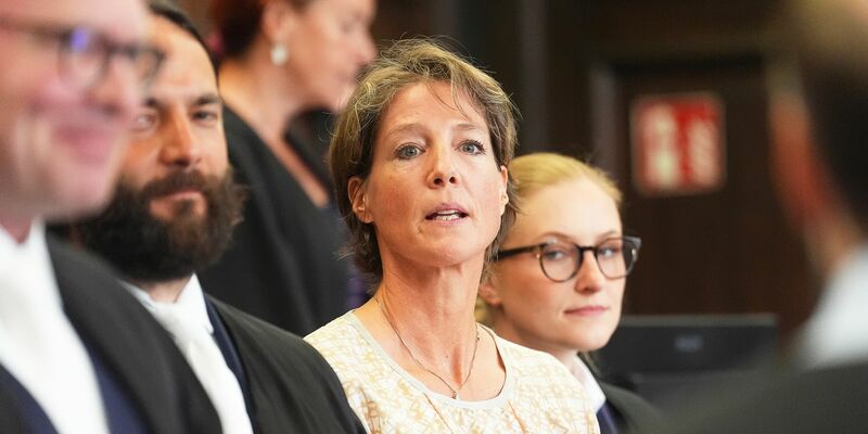 Christina Block will im Prozess um die Entführung ihrer beiden Kinder keine Fragen des Anwalts ihres Ex-Manns mehr beantworten. - Foto: Marcus Brandt/dpa Pool/dpa