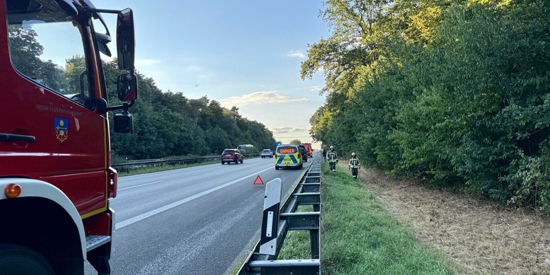 FW Hünxe: Auslaufende Betriebsmittel auf der BAB 3 - Foto: presseportal.de