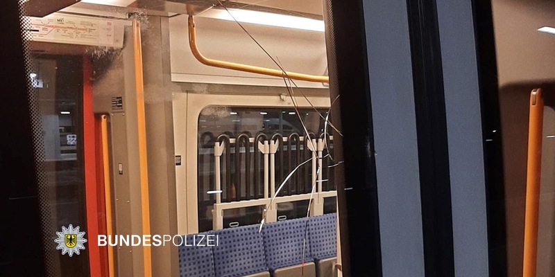Bundespolizeidirektion München: Frust wegen verpasstem Zug 31-Jähriger warf zwei Bierflaschen - Foto: presseportal.de