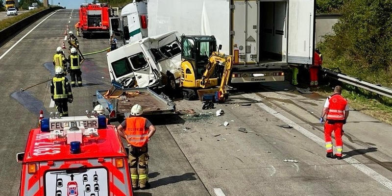 FW VG Asbach: Verkehrsunfall auf der A3 - Lkw und Transporter kollidieren / langer Rückstau am Montagmittag - Foto: presseportal.de