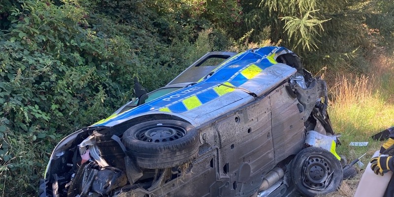 POL-HX: Streifenwagen verunglückt bei Trainingsfahrt - drei Personen leicht verletzt - Foto: presseportal.de
