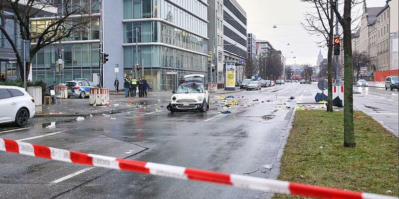 Auto fährt in München in Menschenmenge (Archiv) - Foto: über dts Nachrichtenagentur