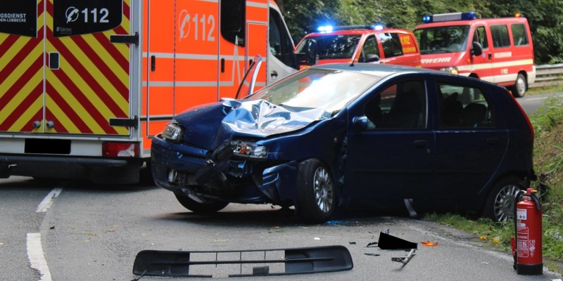 POL-MI: Pkw kollidiert mit Löschfahrzeug - Foto: presseportal.de
