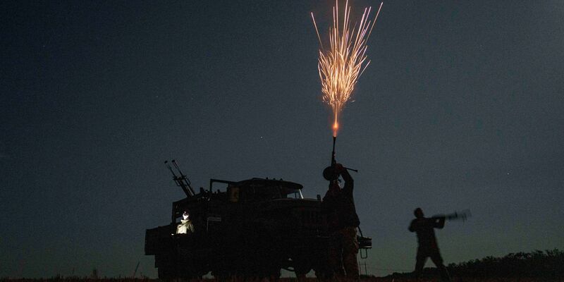 Das Gebiet Dnipropetrowsk ist seit langem Schauplatz der militärischen Auseinandersetzung - Drohnen schlagen immer wieder hier ein. (Archivbild)  - Foto: Evgeniy Maloletka/AP/dpa