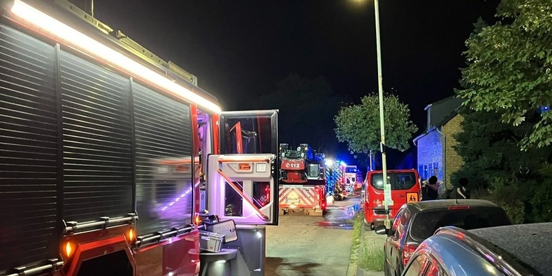 FW-OB: Brand eines Terrassendachs in Klosterhardt - Foto: presseportal.de