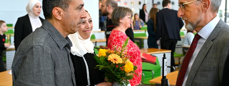 Viele Flüchtlinge aus Syrien erfüllen inzwischen die Voraussetzungen für eine Einbürgerung. (Archivbild) - Foto: Matthias Rietschel/dpa
