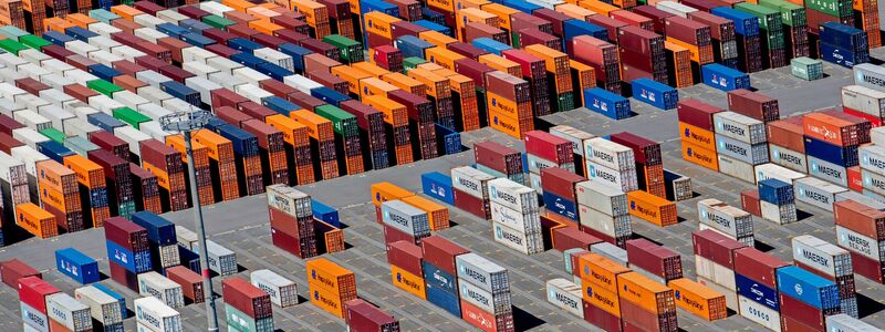 Kompromiss getroffen, doch hohe Zölle bleiben: Der Zollstreit mit den USA belastet viele Industriebetriebe - Foto: Hauke-Christian Dittrich/dpa