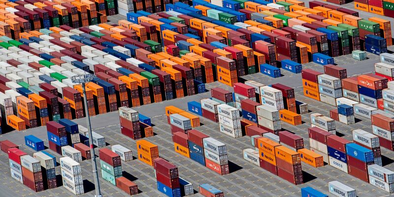 Der Zoll-Deal zwischen den USA und der EU schwächt die deutsche Exportwirtschaft. - Foto: Hauke-Christian Dittrich/dpa