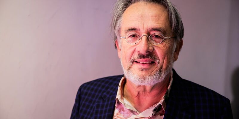 Mit 66 Jahren, da fängt das Leben an: Gert Scobel bleibt auch als Rentner aktiv bei Youtube. (Archivbild) - Foto: Christoph Soeder/dpa