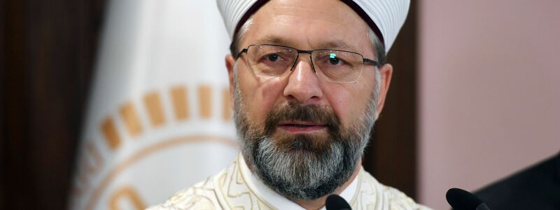 Ali Erbas, Präsident der türkischen Religionsbehörde Diyanet - deren Auslegung des Islam ist vielen Frauen zu restriktiv. (Archivbild) - Foto: Uncredited/AP/dpa