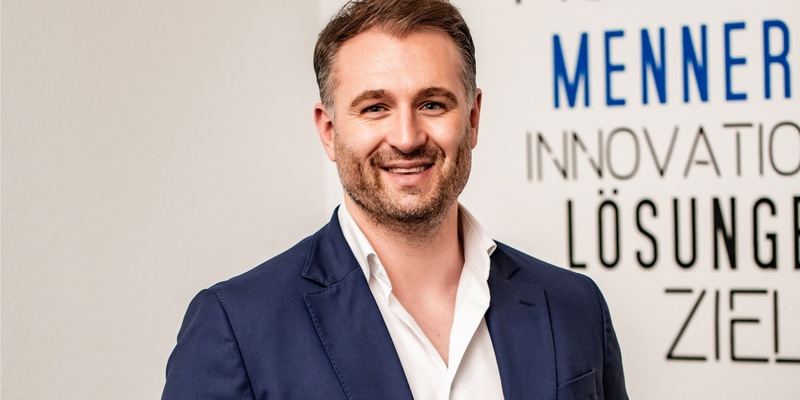 Sören Mennerich von der MENNERICH Recruiting GmbH erklärt, warum Fachkräfte aus der Automobilbranche abwandern – und wie fleisch- und getränkeverarbeitende Betriebe davon profitieren - Foto: presseportal.de