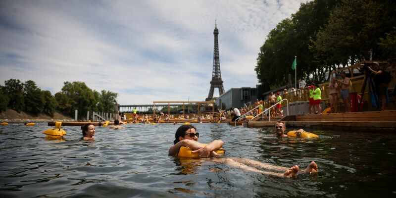Wegen der regen Nachfrage bleiben zwei der Freibäder in der Seine bis in den September hinein geöffnet. (Archivbild) - Foto: Thomas Padilla/AP/dpa
