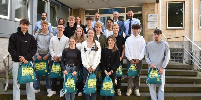 POL-MK: 14 neue Schülerinnen und Schüler der Fachoberschule Polizei begrüßt - Foto: presseportal.de