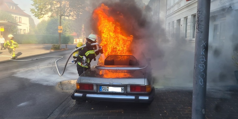 FW Hennef: Wertvoller Mercedes Oldtimer verbrannt - Foto: presseportal.de