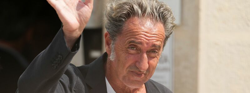 Paolo Sorrentino eröffnet mit seinem neuen Werk die Filmfestspiele. - Foto: Scott A Garfitt/Invision/AP/dpa