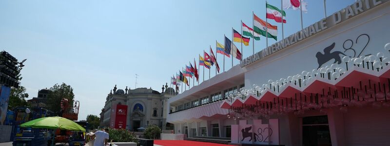 Ein Blick auf das Hauptkino der Filmfestspiele von Venedig auf dem Lido. - Foto: Alessandra Tarantino/Invision/AP/dpa