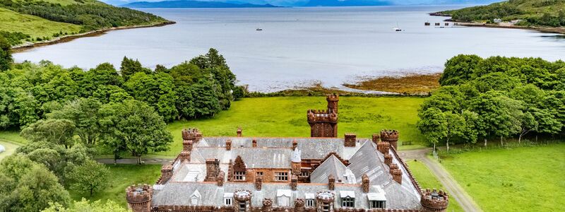 Kinloch Castle verfügt über sieben repräsentative Gesellschaftsräume und 20 Schlafzimmer. (Foto: Nest Marketing/NatureScot /PA Media/dpa) - Foto: Nest Marketing/NatureScot /PA Media/dpa