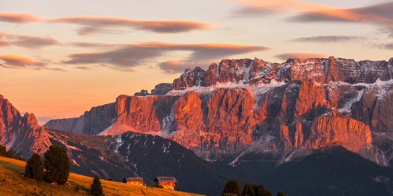 Die Burning Dolomites im Val Gardena - ein stilles Naturschauspiel - Foto: presseportal.de