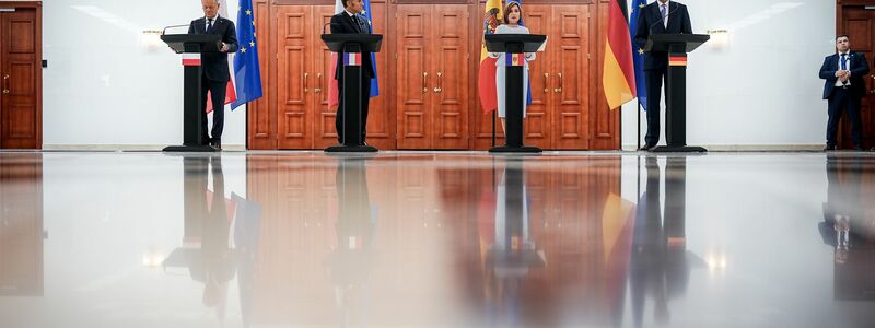Höhepunkt des Besuchs war ein gemeinsamer Auftritt bei einer großen Unabhängigkeitsparty. - Foto: Kay Nietfeld/dpa