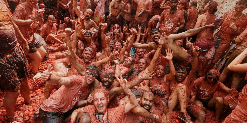 Einige Teilnehmer nutzten das Fest auch für politische Statements. - Foto: Alberto Saiz/AP/dpa