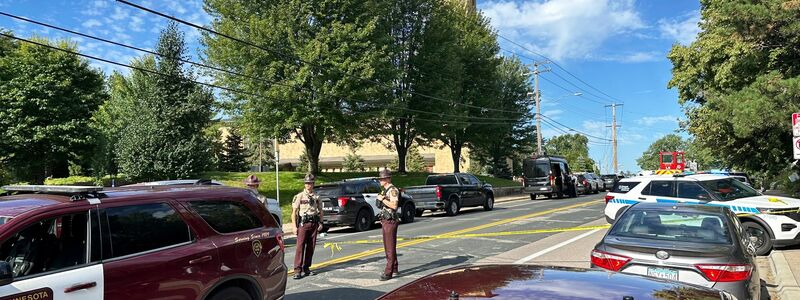 An einer katholischen Schule in Minneapolis ist es zu einem Schusswaffenvorfall gekommen. - Foto: Mark Vancleave/AP/dpa