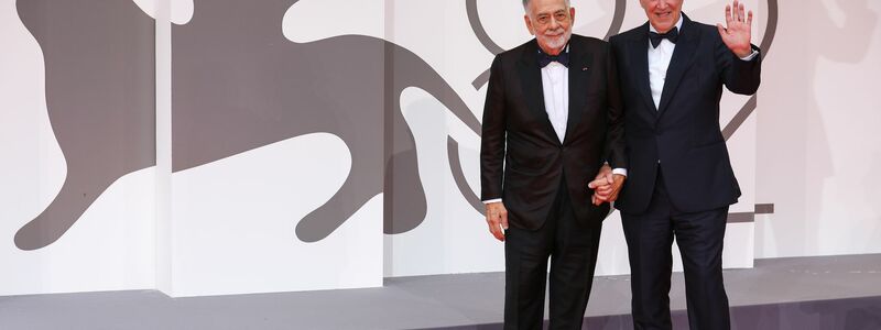 Francis Ford Coppola (l) und Werner Herzog auf dem roten Teppich. - Foto: Mickael Chavet/ZUMA Press Wire/dpa