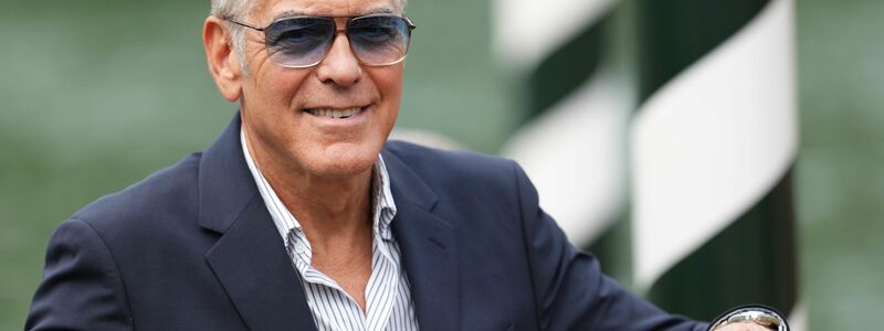 Adam Sandler ist in «Jay Kelly» an der Seite von George Clooney zu sehen.  - Foto: Scott A Garfitt/Invision/AP/dpa
