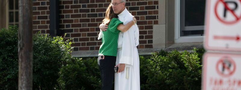 Zwei Kinder wurden während des Gottesdienstes von dem Täter erschossen. - Foto: Renée Jones Schneider/Star Tribune/AP/dpa