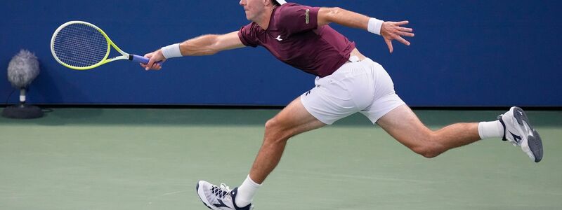 Jan-Lennard Struff spielt am Freitag in New York um den Achtelfinaleinzug. - Foto: Frank Franklin/AP/dpa