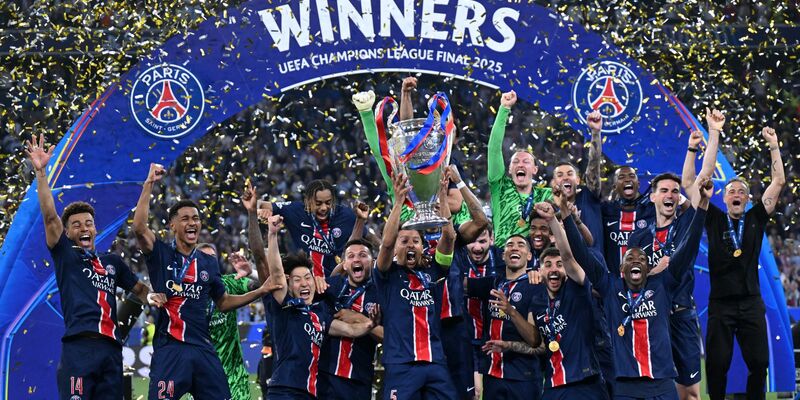 Paris Saint-Germain gewann in der vergangenen Saison den Titel in der Champions League. (Archivbild) - Foto: Robert Michael/dpa