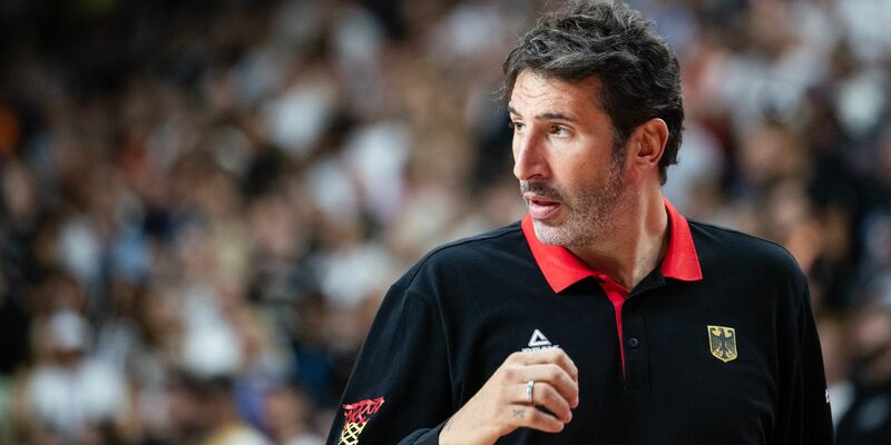 Basketball-Bundestrainer Alex Mumbru kehrt im EM-Achtelfinale zurück. - Foto: Marius Becker/dpa