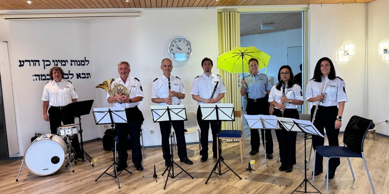 POL-EN: Schwelm/Sprockhövel/Ennepe-Ruhr-Kreis: Auftritte des Landespolizeiorchesters in Seniorenheimen und anderen Institutionen - Foto: presseportal.de