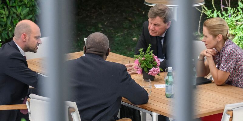 Die Europäer sehen kaum mehr Chancen, das Atomabkommen mit dem Iran zu retten. Bereits in der vergangenen Woche herrschte bei einem Treffen von Deutschlands Außenminister Johann Wadephul mit Amtskollegen düstere Stimmung. (Archivbild) - Foto: Fabrice Coffrini/KEYSTONE POOL AFP/dpa