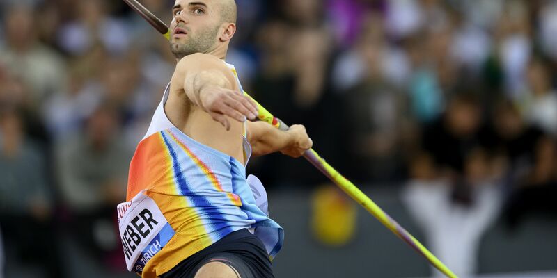 Durfte sich für seinen Sieg feiern lassen: Hindernisläufer Frederik Ruppert. - Foto: Ennio Leanza/KEYSTONE/dpa