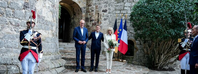 Macron und Merz sehen die deutsch-französischen Beziehungen im Aufschwung. - Foto: Kay Nietfeld/dpa